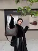 Versión coreana 2026 nueva bolsa vintage floral para el hombro para mujer, bolso de hombro y cruzado de alta gama, bolso tote versátil de moda, bolso de mano