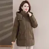 Jaqueta feminina de plumas de ganso, comprimento médio, novo modelo de inverno 2026, para mães de meia-idade e idosas, casaco extra grosso e quente para frio extremo