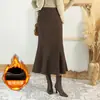 Moderna falda de sirena para mujer, nuevo estilo otoño e invierno 2026, forrada de polar, de cintura alta, adelgazante, ajustada al cuerpo, falda larga elegante y versátil para mujer