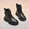 Botas Martin Femininas 2026 Outono/Inverno Novo Estilo Botas Curtas Infantis Botas Simples Botas de Couro Femininas Botas Quentes de Veludo Moda