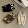 ¡Estos zapatos planos de punta fina con pedrería son un clásico atemporal! De estilo coreano, elegantes y perfectos para usar como abrigo, estos zapatos peludos están diseñados para mujeres.