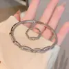 Conjunto de Pulseira e Anel Geométricos de Zircônia Personalizado e Fashion para Mulheres, com um Toque de Luxo Leve e Acabamento de Alta Qualidade, Conjunto de Pulseira Aberta