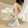 Zapatillas casuales cómodas de malla para mujer, zapatillas de entrenamiento alemanas, moda de nicho de verano, nuevo diseño 2026, transpirables y versátiles