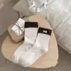 Calcetines de media pantorrilla para mujer de primavera y otoño en color beige y café con estampados florales y de rayas, calcetines de algodón puro para mujer estilo coreano simple estilo universitario