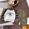 Nova coleção Primavera e Outono: Calça longa casual de desenho animado para meninos e meninas, conjunto de top e calça infantil estilo coreano (dois pedaços)