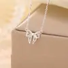 Yiluyin Plata de Ley S925 Chapada en Oro Moda Colgante de Lazo Hueco Cadena para Clavícula Versátil Exquisito Juego de Cadenas de Plata