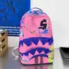 Mochila de tubarão da moda para venda direta transfronteiriça com grafite, mochila casual de moda de rua estilo ins, mochila para skate com estampa