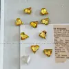 Pedras de strass para manicure douradas, modernas e deslumbrantes, apresentando designs de floco de neve, estrela de cinco pontas e cristal de vidro redondo com base pontiaguda, usadas como acessórios decorativos