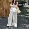 Conjunto de verão apresentando um conjunto de top sem mangas de bolinhas estilo coreano, suave e descontraído, combinado com calças casuais de perna larga, conjunto de duas peças
