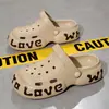 Zapatos estilo cocodrilo para hombres y mujeres, Moda para parejas, Versátiles Zapatos de exterior para la playa, Elegantes Sandalias cerradas de suela blanda para el hogar