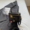 Bolsa Texket de Nicho de Cor Contrastante Bolsa Pequena Feminina 2025 Nova Moda Moderna All-match Casual Bolsa de Ombro Crossbody