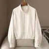 Una pequeña selección de ropa nueva de primavera: Chaqueta corta estilo ropa de trabajo con cuello alto, gabardina casual con cordón, top para mujer para ir al trabajo