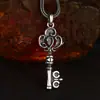 Colgante de Plata de Ley 925 al por mayor Colgante de Llave Grabada con Patrón Arabesco Patrón Floral Tridimensional Plata Tailandesa Envejecida Joyería Retro
