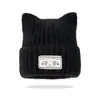 Chapéu de Lã Pequeno com Rosto Fofo Aparecendo, Proteção Quente para Orelhas, Chapéu de Puxar, Chapéu para Frio, Aplique de Orelha de Gato, Chapéu de Tricô Liso, Chapéu de Outono e Inverno