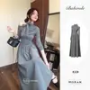 Vestido de Ombro a Ombro com Laço para Mulheres, Novo Estilo Outono e Inverno, Estilo Francês, Versátil, Manga Longa, Cor Sólida, Cadarço, Plissado, Vestido Longo