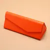 Estuche plegable triangular de cuero multicolor antipresión para gafas, elegante bolsa para gafas con forro de terciopelo PU, personalizable con impresión de logotipo