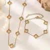 Nuevo Pulsera de Acero de Titanio para Mujer, Collar de Acero Inoxidable de Trébol de Cuatro Hojas, Chapado al Vacío en Oro de 18 Quilates en Horno, Juego que No se Desvanece al por Mayor