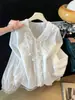 Blusa Feminina Renda Patchwork Estilo Francês Gola V Franzida Manga Longa, Verão 2026 Nova Elegante Camisa Pequena A12585