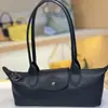 Bolso Mini Dumpling de Piel de Cordero con Adorno de Dragón Francés, Bolso Bandolera Tipo Baguette, Bolso de Mano con Adorno de Dragón, Bolso Ligero Versátil de Moda para Mujer