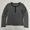 Camisa básica de outono nova, manga longa, com gola henley listrada, abotoamento, estilo casual, para mulheres em listras pretas e cinzas