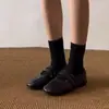 Sapatos Rasos Retro de Velcro para Mulheres 2026 Novos Versáteis Pretos Baixos Confortáveis Sapatos de Couro Mary Jane