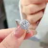 Anel Quadrado Estilo Concha Prateada com Diamante Moissanite Deslumbrante de Cor D de Um Quilate, Prata Esterlina S925, Ajustável para Mulheres