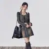 Fábrica transfronteriza Europa y Estados Unidos suelo de desecho viento falso dos piezas correa de cuello colgante manga larga camiseta chaqueta de chica caliente ropa de mujer tiembla Taobao