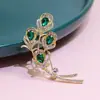 Versão coreana de broche de pérola com diamante de alta qualidade, moda, anti-luz, fivela de borboleta para lenço, pino fino de alta qualidade, atacado de roupas