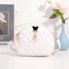 Bolso redondo pequeño con colgante de perla de diamante bordado para llevar al hombro 2022 diseño nicho con textura bolso de mujer al por mayor