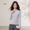 Nova camiseta de gola redonda e manga longa, adequada para usar por cima ou como camada base, com adição de fleece e espessura, top feminino macio e amigo da pele