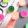 Accesorios Lindos de Cara Sonriente de Resina para Manualidades Pegamento de Crema Pasador Imán para Refrigerador Hebilla de Zapato Parche Decorativo Material