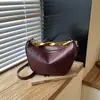Mismo estilo 2026 bolso de hombro metálico transfronterizo para mujer, nuevo bolso de mano con cadena retro europeo y americano, bolso cruzado moderno y simple