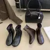 Botines bajos de cuero suave con suela blanda, estilo retro francés, punta cuadrada para mujer, otoño e invierno 2026, botines planos ajustados al tobillo, botas Martin