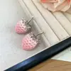 Brincos de Morango e Elásticos de Cabelo em Resina Aveludada, Doces e Únicos, Conjunto de Joias Elegante, Acessórios de Luxo Leve e de Alta Qualidade para Mulheres