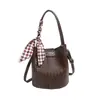Otoño 2026 Nuevo Bolso de Mano Retro de Nicho para Mujer Bolso de Hombro Simple de Moda Bolso Cubo Tejido