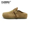 Ilustración Global Zapatos Birkenstock para Hombre 2026 Nueva Moda de Primavera Zapatos Cerrados de Punta Medias Zapatillas sin Cordones Estilo Old Money
