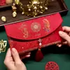 Brocado de Canção do Patrimônio Cultural Imaterial Vintage, Envelopes Vermelhos de Casamento de Alto Padrão, Envelopes Vermelhos Bordados de Alto Valor, Envelopes Vermelhos de Tecido para Mudança de Endereço ou Mudança de Nome