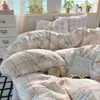 Conjunto de cuatro piezas de gasa arrugada de doble capa con sensación de nube para maternidad e infancia Clase A, conjunto de tres piezas para dormitorio, conjunto de tres piezas amigable con la piel y cómodo, estilo ins suave y acogedor