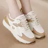 Sapatos Esportivos de Couro de Tamanho Grande para Mulheres para Comércio Exterior Transfronteiriço, Novos Sapatos Casuais da Moda Versáteis de Corrida Planos Antiderrapantes para Mulheres