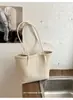 Bolso grande de tejido de moda para mujer, nuevo bolso tote casual retro, bolso de hombro para debajo del brazo de nicho de alta gama súper popular