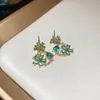 Pendientes de botón con colgante de flor de circonita y pasador de plata chapada en oro real de 18K Pendientes con sensación de lujo ligero de alta gama Joyería de oreja versátil para el trabajo diario para mujer