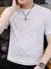 Ropa de Hombre Transfronteriza Verano Nuevo Estilo Suéter Cuello Redondo Seda de Hielo Jacquard Manga Corta Camiseta Casual Moderna para Hombres Jóvenes