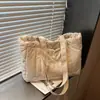 Bolso Tote Acolchado con Estampado de Letras 2025 Otoño e Invierno Nuevo Coreano de Gran Capacidad Bolso de Hombro Elegante para Mujer