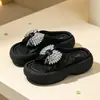 Sandálias Slide Femininas da Moda 2026 Novo Estilo de Verão com Laço de Strass Versátil Casual Sola Grossa Chinelos de Praia