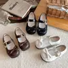 Zapatos Mary Jane Lindos y Dulces para Niñas 2026 Otoño Nuevos Zapatos Lolita Zapatos Pequeños de Cuero para Niños Zapatos de Corte Bajo de una Sola Hebilla