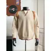En stock otoño e invierno 2026 nuevo suéter de punto de alta calidad de imitación de dos piezas con bordado especial y cuello en V, top holgado de talla grande, moderno