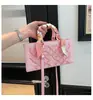 Bolsa de Mão de Luxo de Alta Qualidade para Mulheres, Novo Modelo Primavera 2026, Bolsa Transversal Versátil com Bordado Intrincado, Bolsa de Mão Estilo Lady Dior, Bolsa de Mão Quadrada Pequena