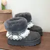 Botas de Neve de Uso Duplo, Sola Grossa, Meia Altura, com Bordado de Floco de Neve para Mulheres, Novo Estilo Inverno 2025, Forradas com Lã e Espessadas para Aquecimento