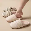 Nuevas zapatillas de algodón estilo japonés para mujer, otoño e invierno, felpa a rayas, cálidas para el hogar interior, silenciosas, antideslizantes, zapatos de algodón para mujer, invierno