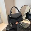 Bolsa Listrada de Nicho Feminina Elegante Design de Nicho Bolsa de Mão 2025 Moda Tendência Ombro Transversal Pequena Quadrada para o Trabalho